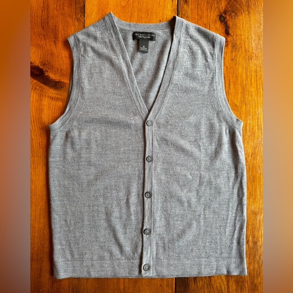 Merino wool vest from Bloomingdale’s. Side M - Picture 1 of 8